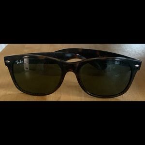 Women’s Ray-Ban sunglasses